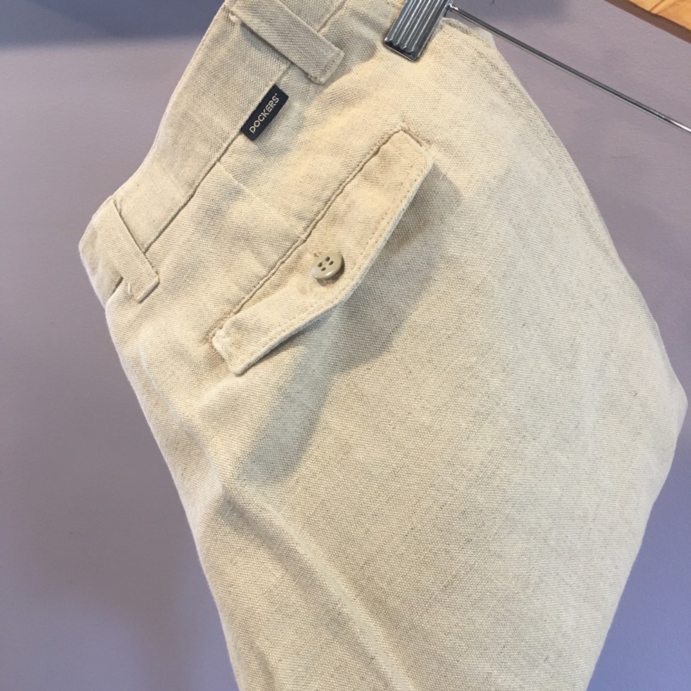 Men’s tan khakis pant